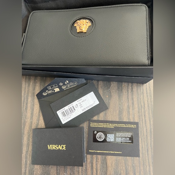SOLD VERSACE La Medusa Continental Wallet Black New w/ Authenticity Card/Bag/Box - Picture 16 of 16